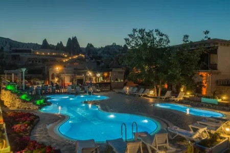 Holiday Cave Hotel
